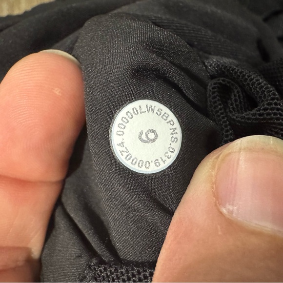 Lululemon On the Fly 7/8 Pant - Picture 10 of 11